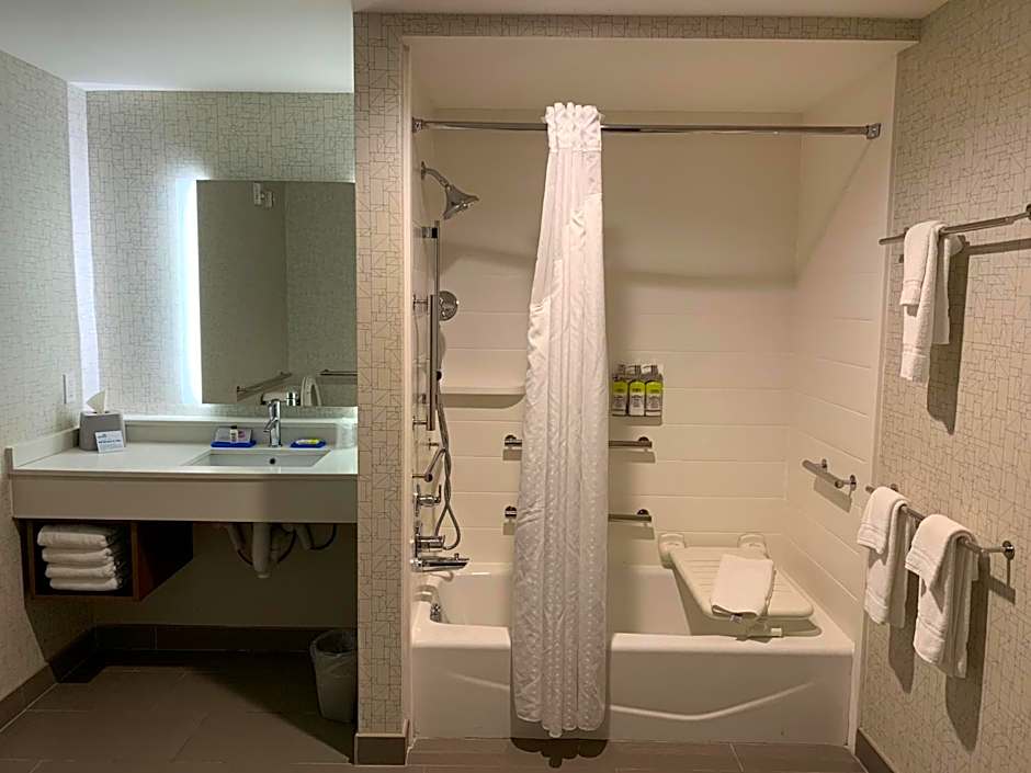 Holiday Inn Express & Suites Moore By IHG