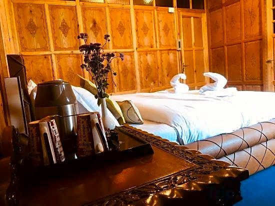 Prince of Kashmir Luxury Houseboat