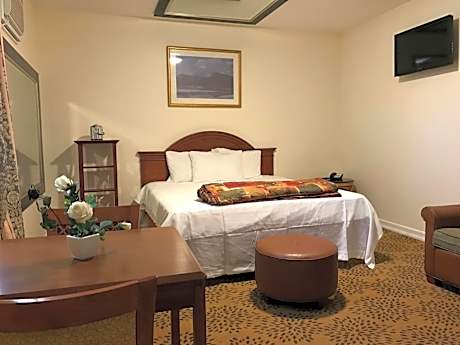 Deluxe Queen Room