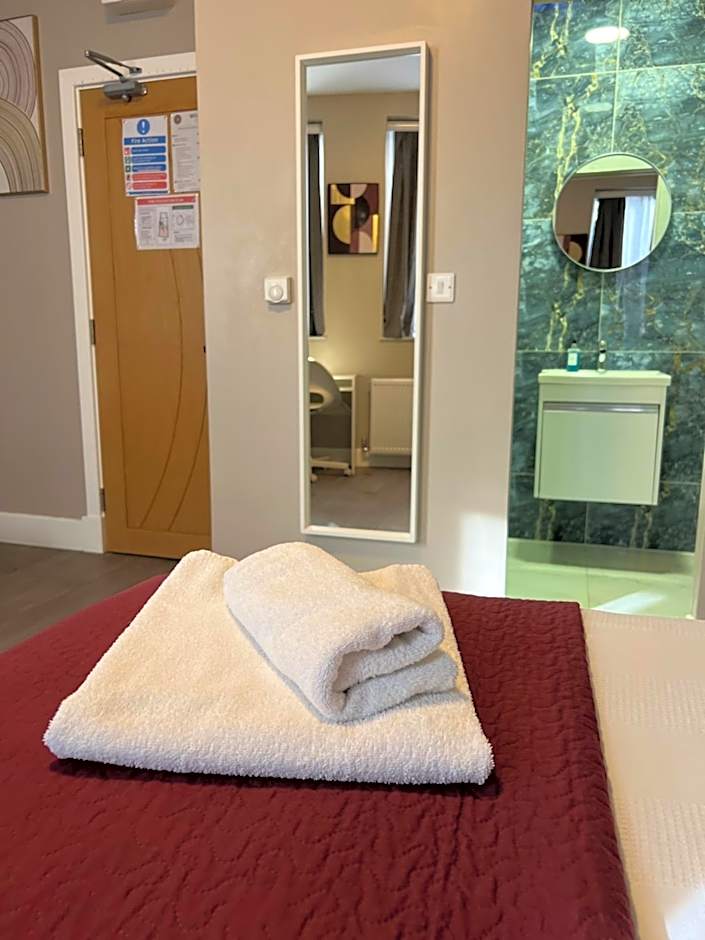 OYO Paragraph Palmers Green - Tottenham Stadium