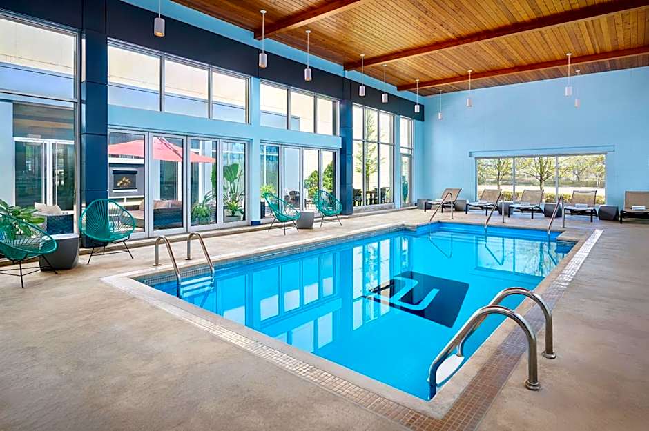 Aloft Montreal Airport