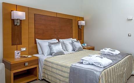 Junior Suite with Private Pool and Sea View