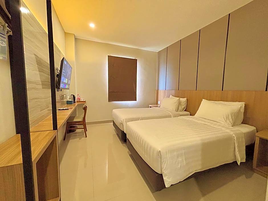 Front One Hotel Gombong