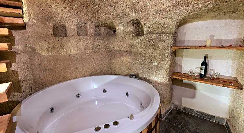 Sarnich Cave Suites