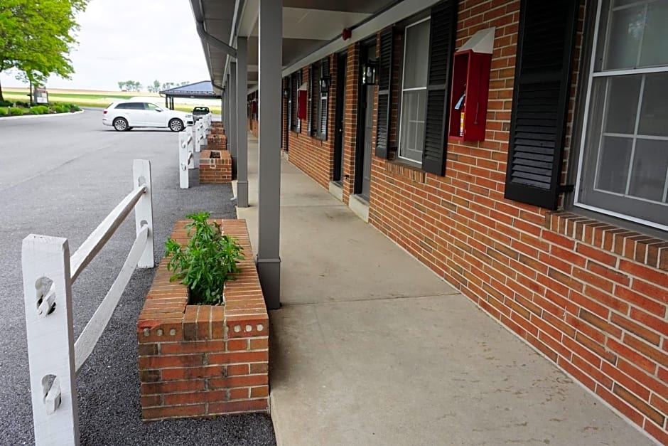 Harvest Drive Family Inn - Renovated Rooms