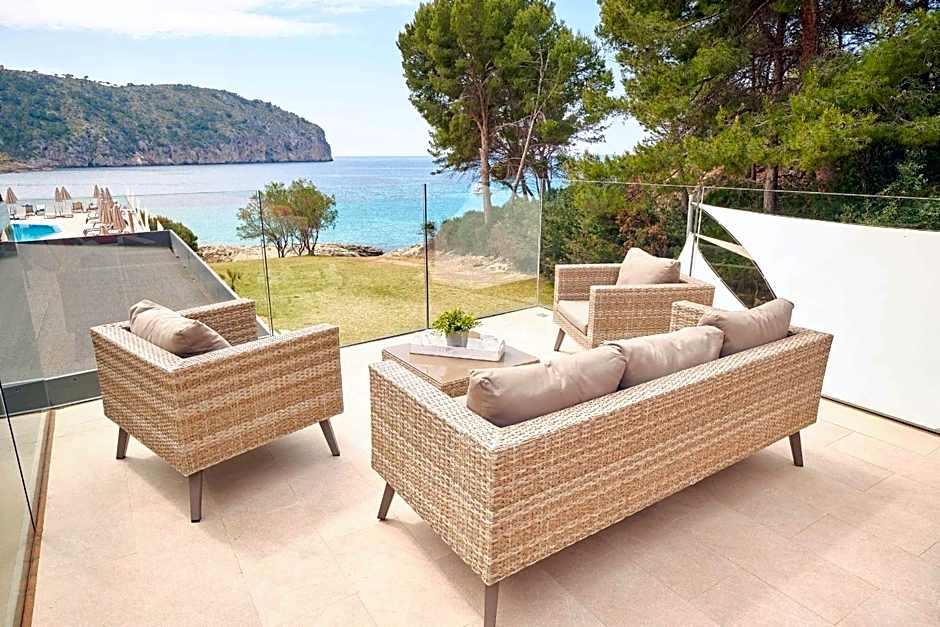 Bahia Camp de Mar Suites