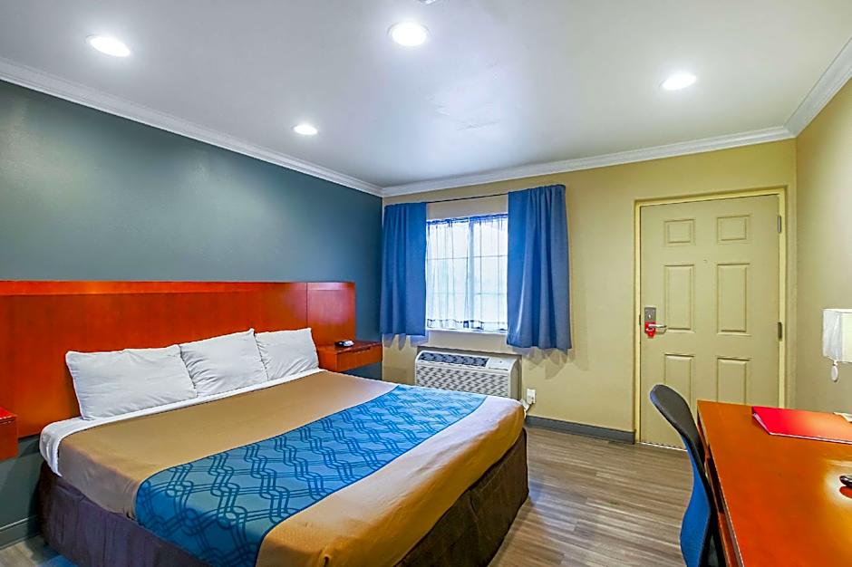 Econo Lodge San Bernardino I-215