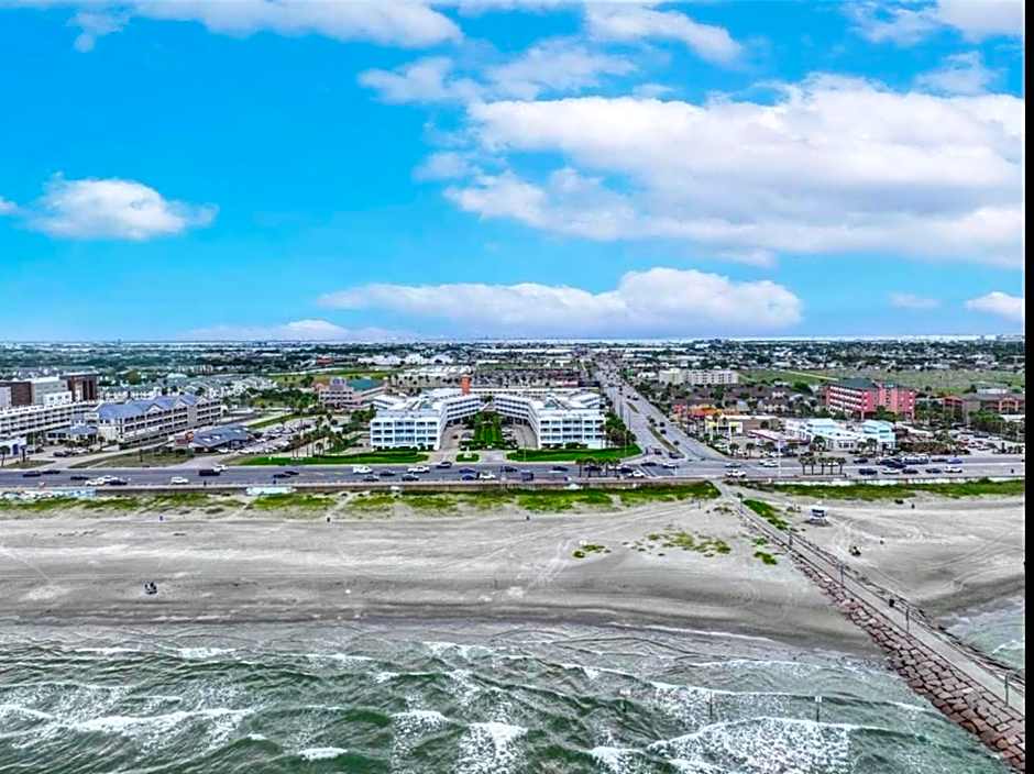 Beautiful newly renovated beachfront condo at Casa Del Mars
