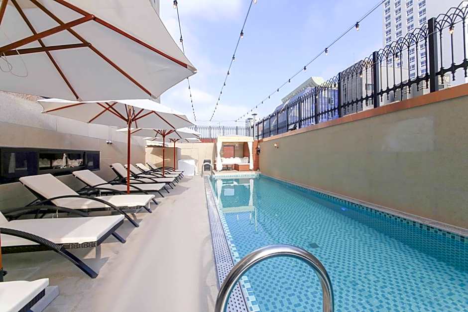 Hotel February Dong Seong Ro
