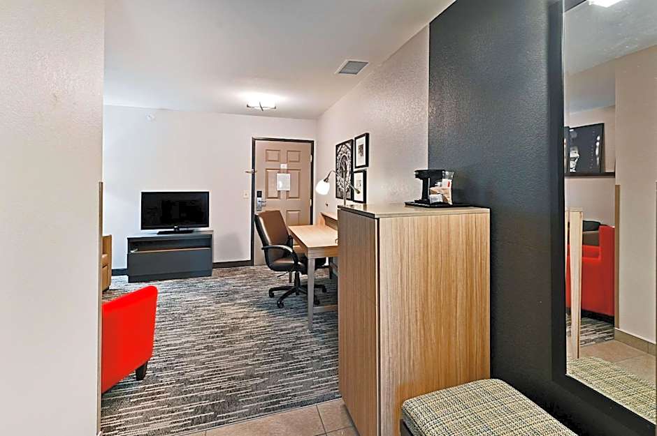 Country Inn & Suites by Radisson, Bloomington-Normal Airport, IL