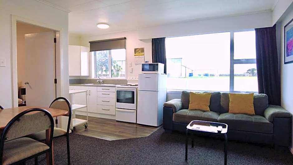 554 Moana Court Motel