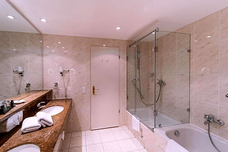 Atomis Hotel Munich Airport by Mercure