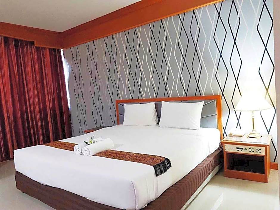 Jp Emerald Hotel