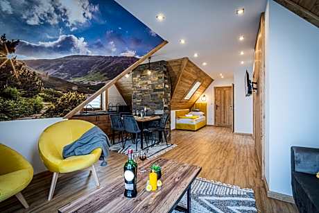 Apartment with Mountain View