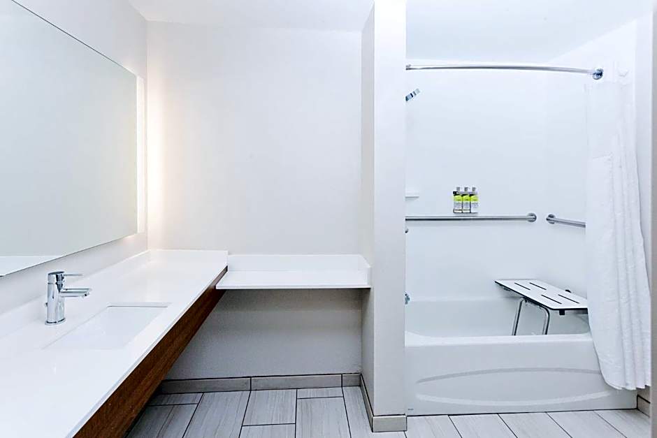 Holiday Inn Express Hotel & Suites Rome-East By IHG