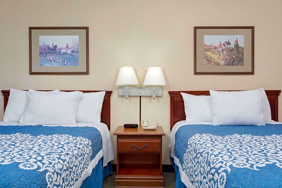 Magnuson Hotel West Liberty