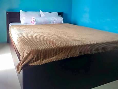 Standard Double Room with Shared Bathroom