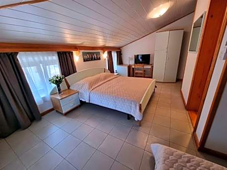 Comfort Triple Room