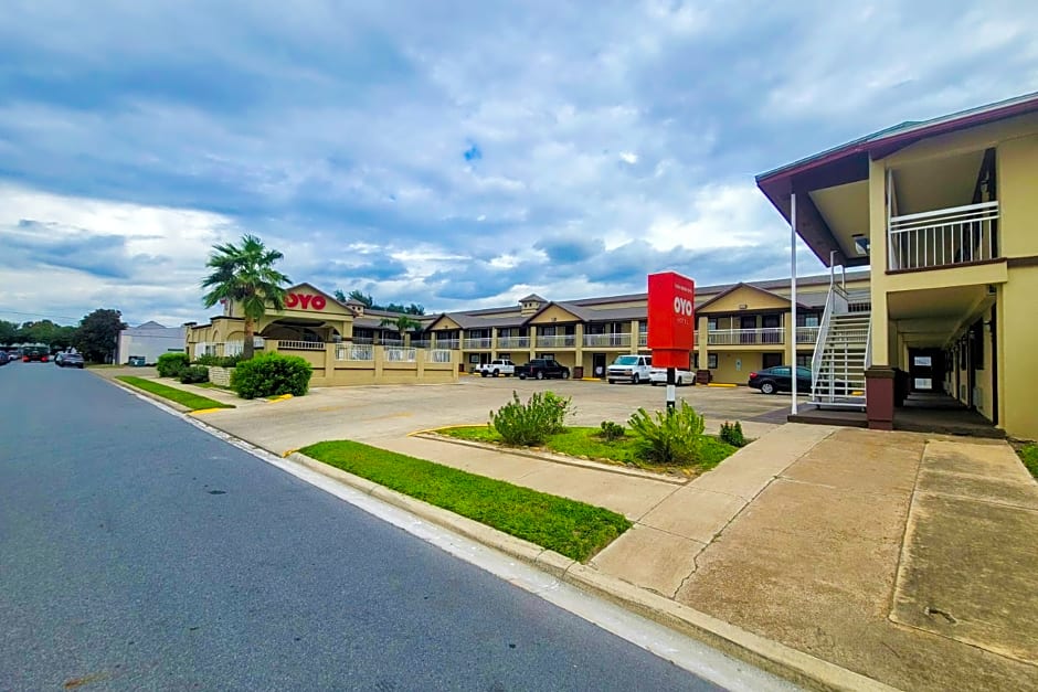 OYO Hotel McAllen Airport South - 1 mi from McAllen Medical Center