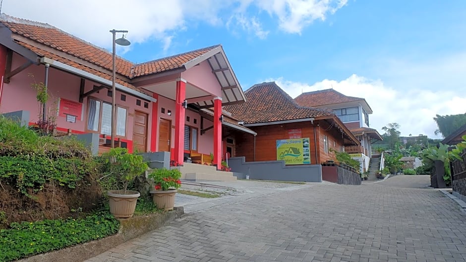 Lembur Incu Syariah Villa by ZUZU