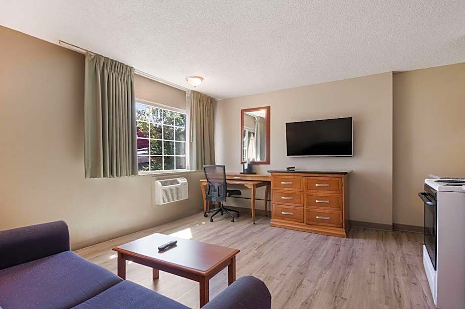Rodeway Inn & Suites Portland West - Beaverton