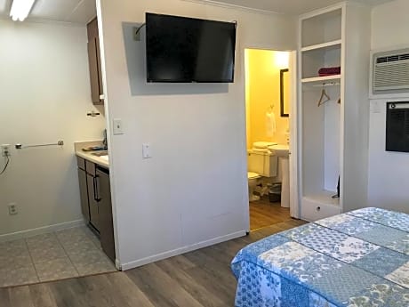 Queen Room with Kitchenette