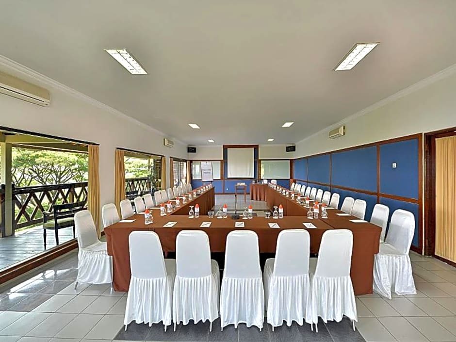 Grand Whiz Hotel Trawas