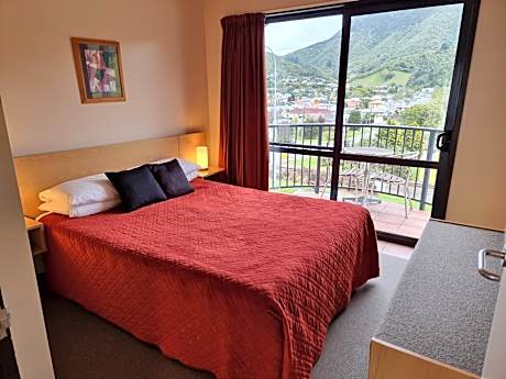 Two-Bedroom Apartment with Spa Bath