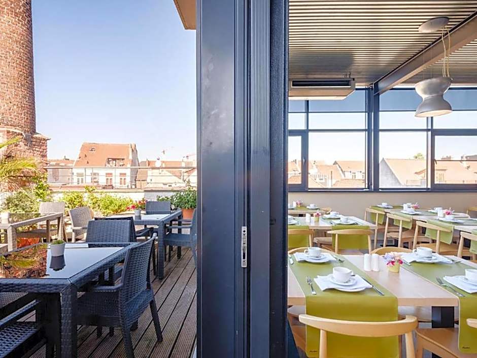 Budget Rooms by Ghent River