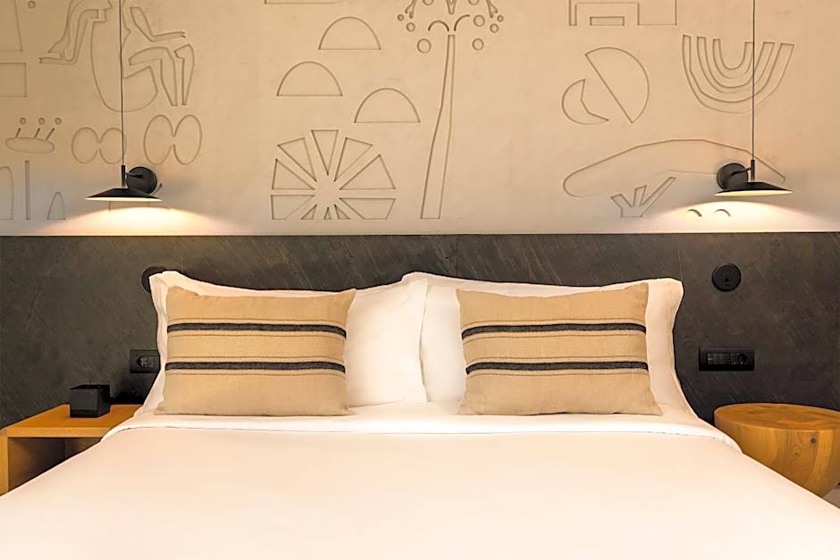 Domes Novos Santorini, Autograph Collection