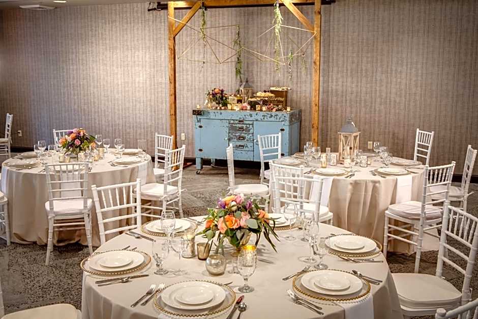 Holiday Inn Milwaukee Riverfront By IHG