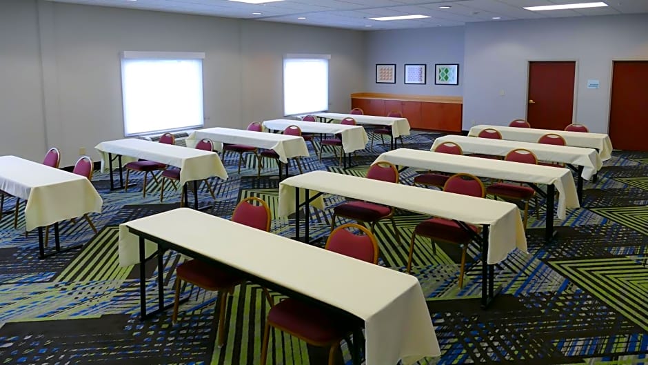 Holiday Inn Express St. Petersburg North / I-275 By IHG