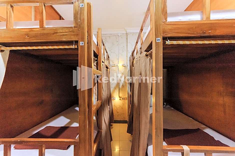 Shooting Star Hostel Kuta RedPartner (Mixed Dormitory)
