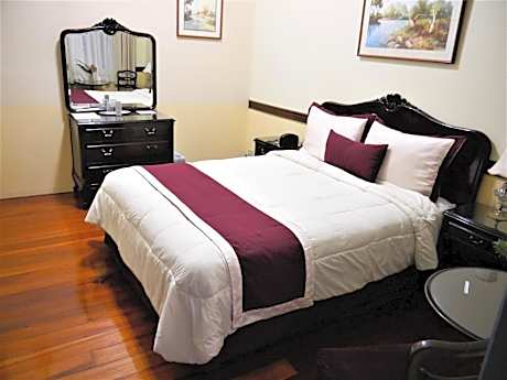 Standard Queen Room