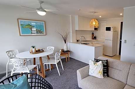 Apartment with Pool View