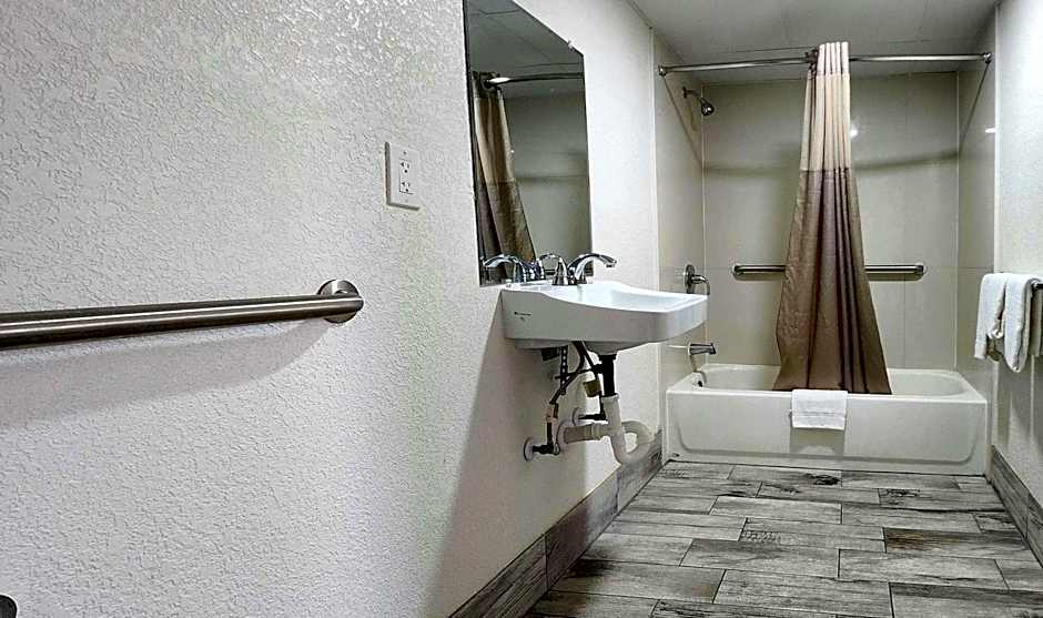 Motel 6-Columbus, GA - Downtown