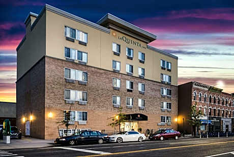 La Quinta Inn & Suites by Wyndham Brooklyn Downtown