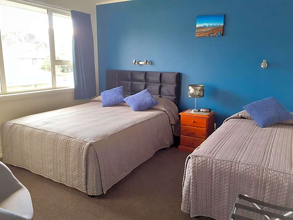 AAA Thames Court Motel