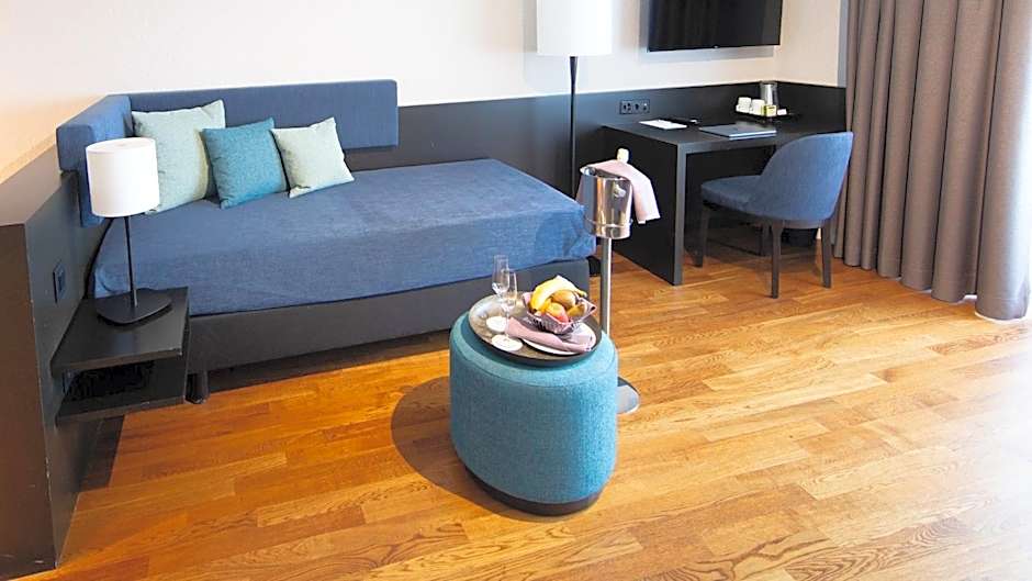 HOTEL illuster - Urban & Local