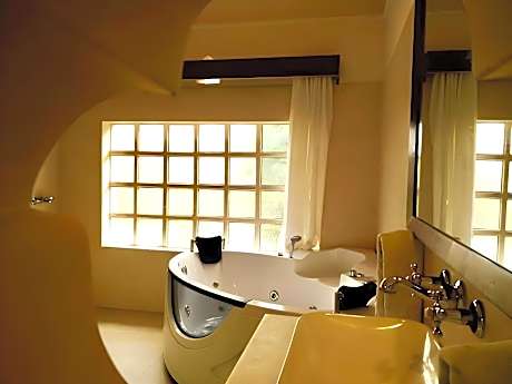 RTHM Abhaneri Resort
