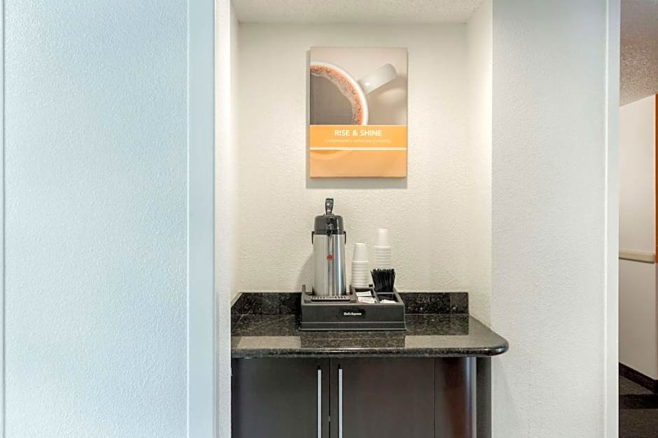 Motel 6 Irving, TX - DFW Airport North