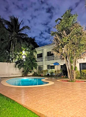 Hotel Holly