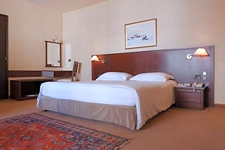Executive Suite with Balcony
