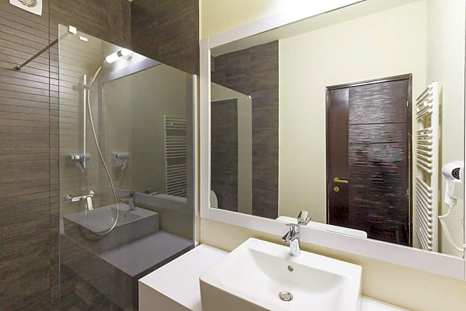 YMY HOTELS Târgu Jiu