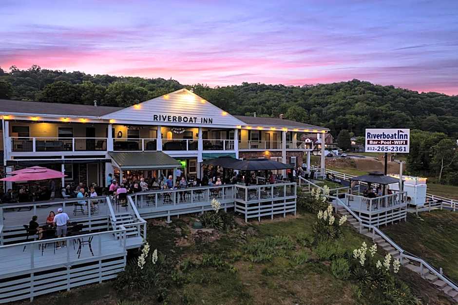 Riverboat Inn & Suites