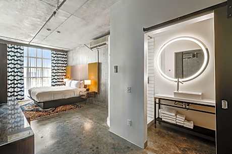 Deluxe King Room