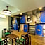 Lynlan Hostel & Cafe
