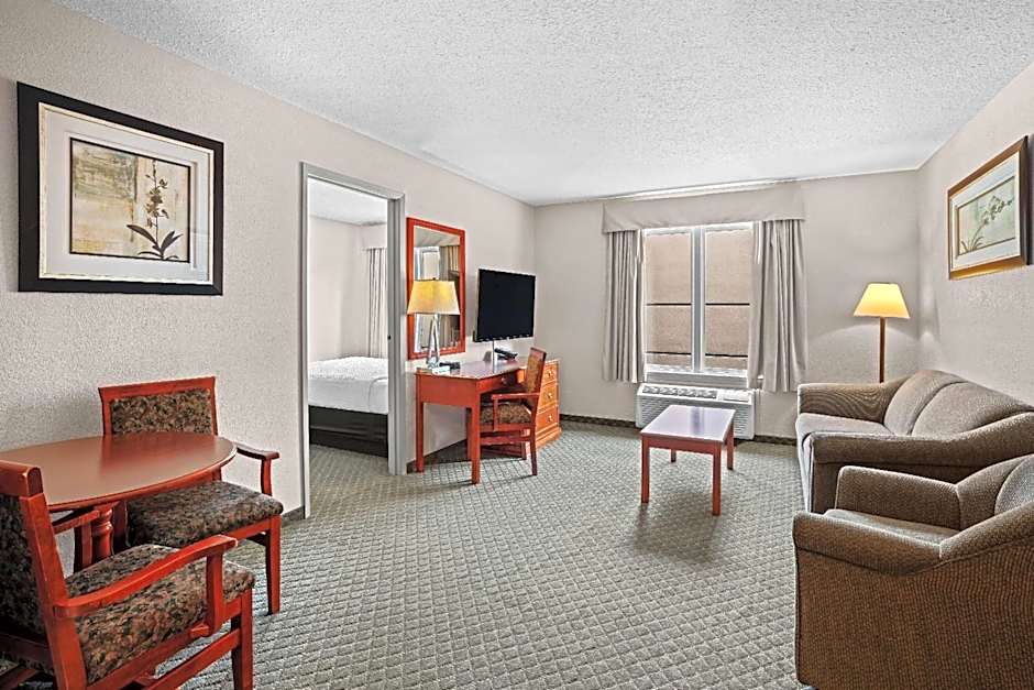Photo 1 of 10 of Deluxe 1 Queen Bed Suite