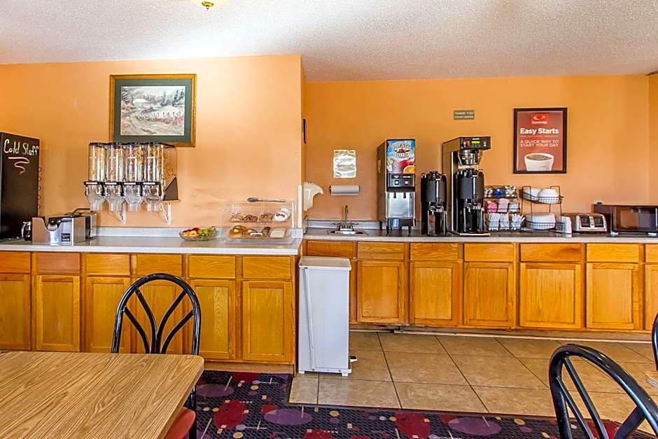 Econo Lodge & Suites Pekin