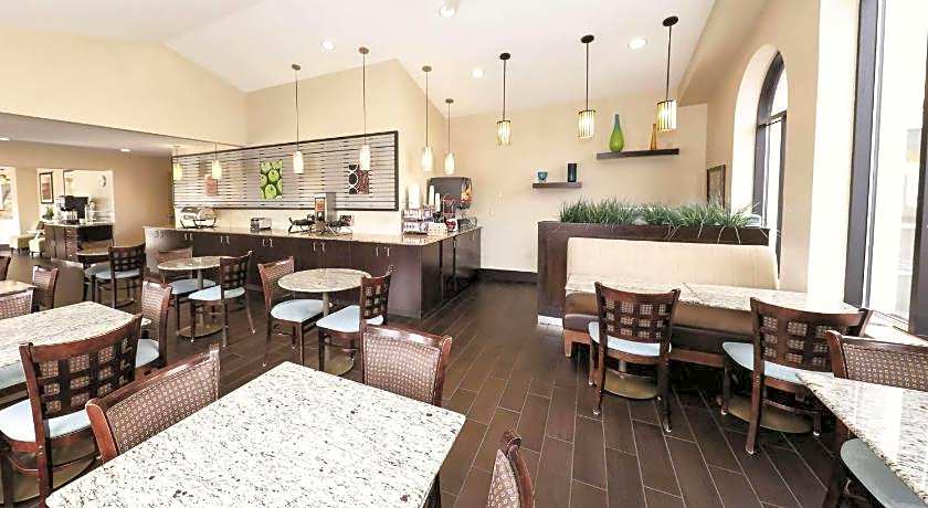 La Quinta Inn & Suites by Wyndham Sandusky